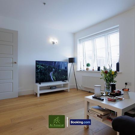 One Bedroom Apartment By Arhouse Apartments Short Lets & Serviced Accommodation Kingston With Free Wifi Kingston upon Thames  Eksteriør bilde